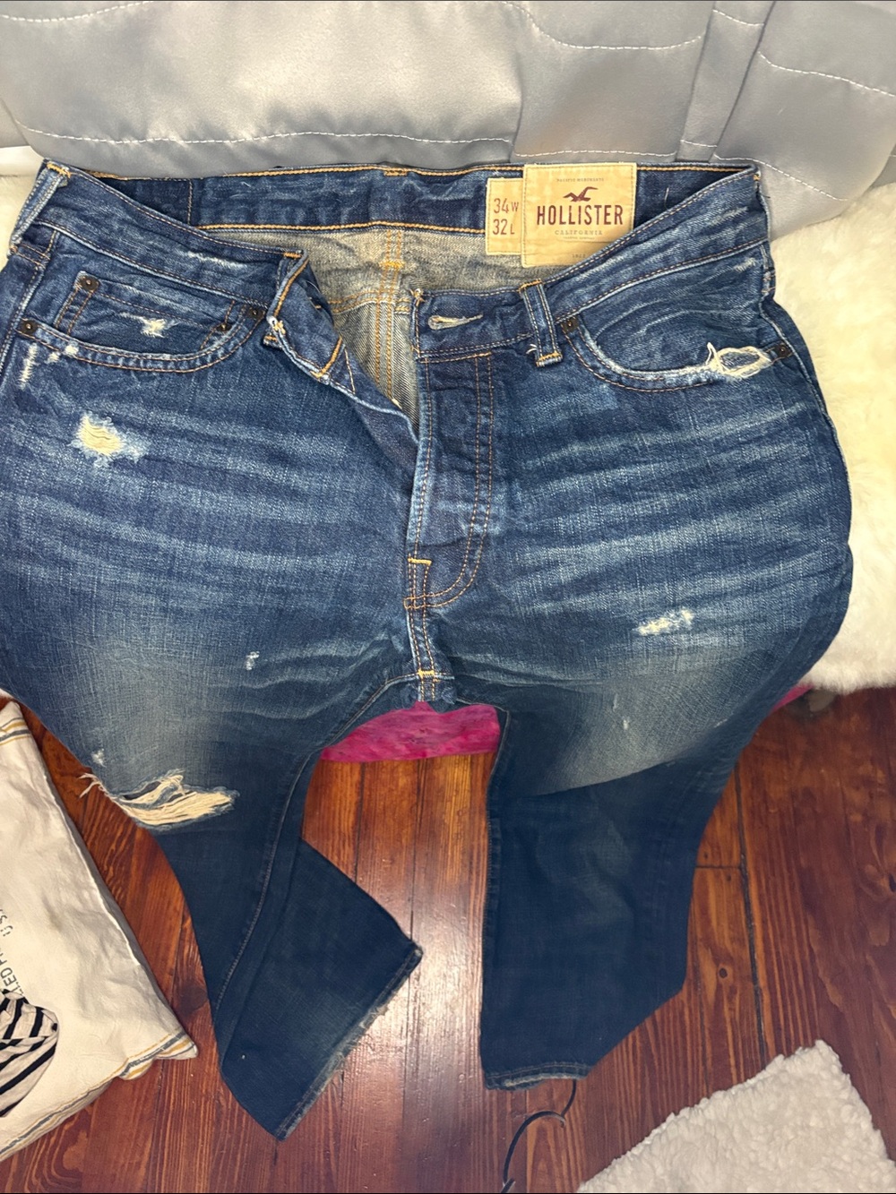 Hollister Dark Blue men’s Ripped boot Jeans 34* 32